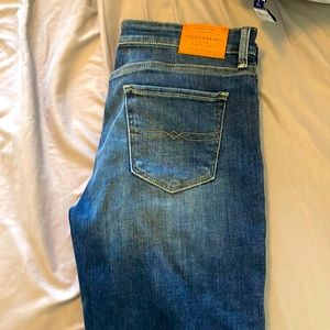 The Bermuda lucky brand shorts size 8